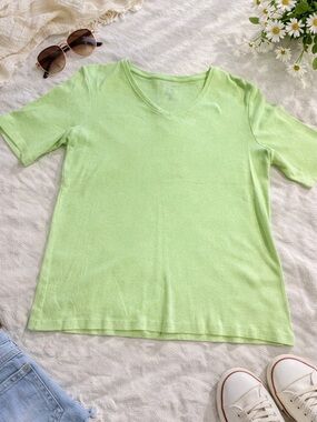 Chicos Lime Green V Neck Shirt Size 1 Small Medium Casual Summer Work Top